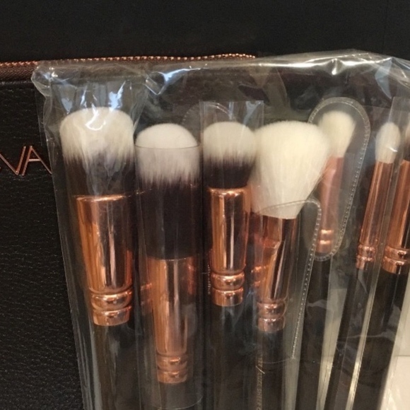 ZOEVA’s Rose Golden Luxury Set 8 pic - Picture 2 of 2